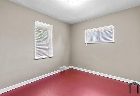 3rd image of 4605 Edgewood Blvd
