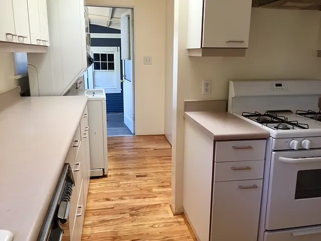 219 Peyton St — Photo 11