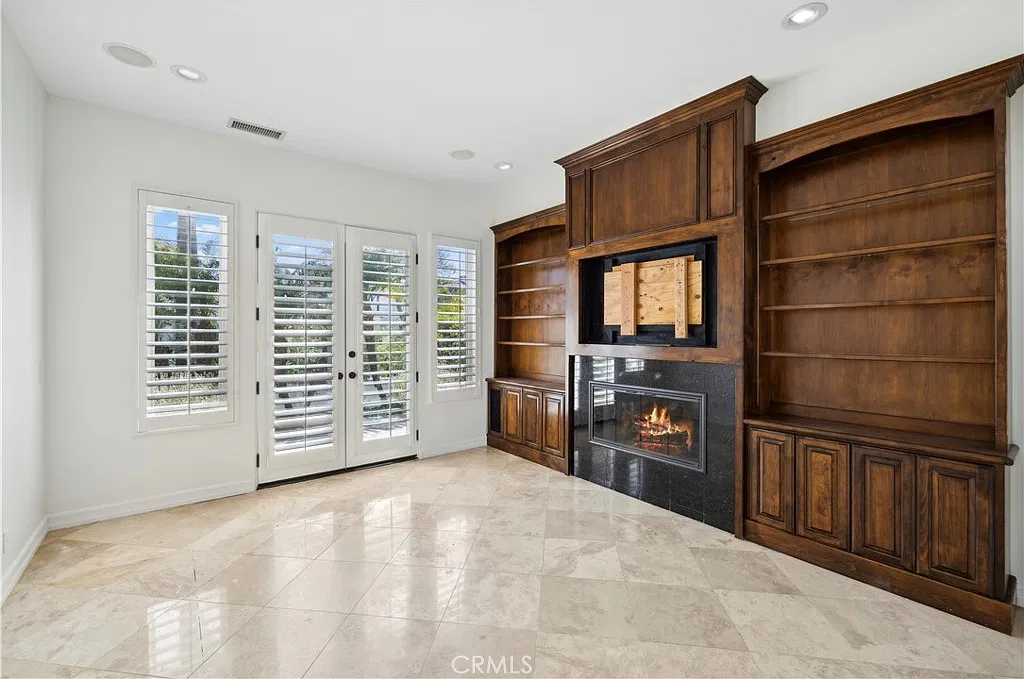 3 bed, 2.5 bath, 1655 sqft, $7,400 — Photo 4