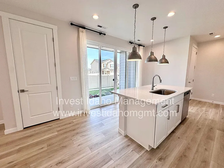 385 N Stone Canyon Ln — Photo 5