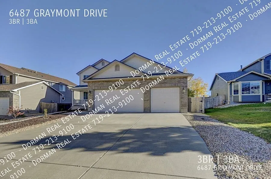 2-Story Home in Ridgeview Area! — Photo 1