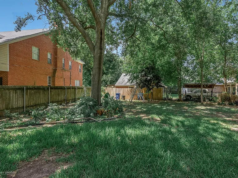 1212 E Kings Hwy — Photo 36