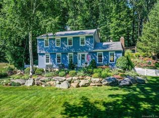 40 Spinning Wheel Rd, Monroe, CT 06468