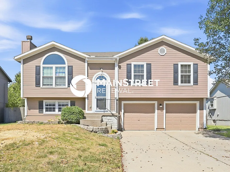 216 N West 112th Ter