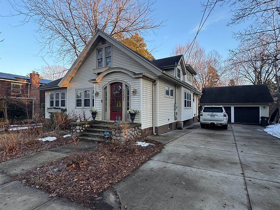 2nd image of 2221 Commonwealth Ave