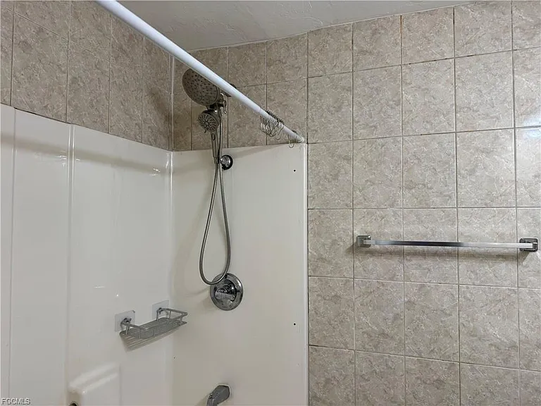 2328 Country Club Blvd — Photo 9