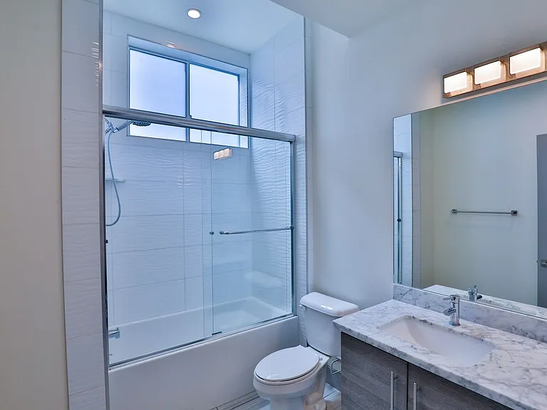 1208 W 25th St — Photo 57