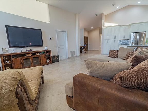 5th image of 3846 Torrey Pines Blvd