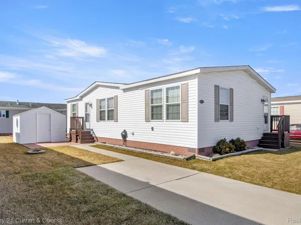 11742 Cedarbrook Dr, South Lyon, MI 48178