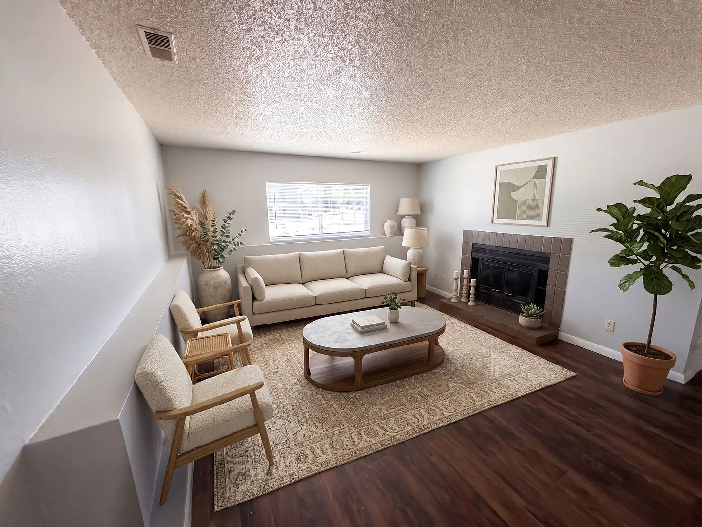Pikes Pike #4479 | 1 Month Free - 2 Bed / 1 Bath Apartment With Private Entry & W/D In Unit! — Photo 3