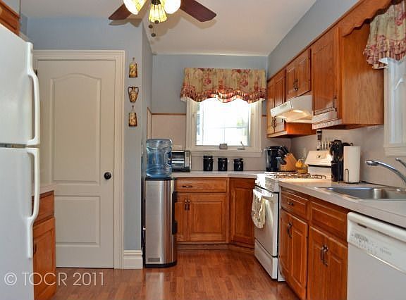 5th image of 125 Dora Ave