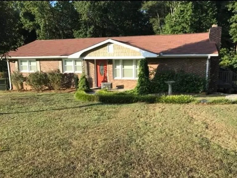 77 Newton Rd — Photo 1