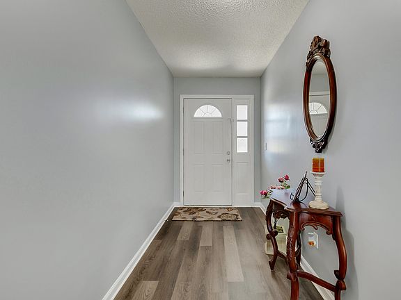 4th image of 8465 Pikes Peak Dr N