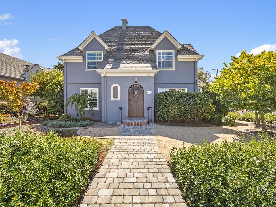 1st image of 555 Begier Ave