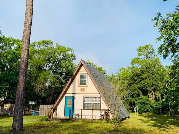 305 Kitty Ave, Interlachen, FL 32148