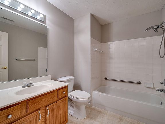 3rd image of 3049 Westminster Dr APT 104