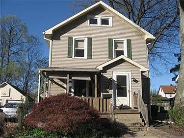 1st image of 821 Glenwood St NE