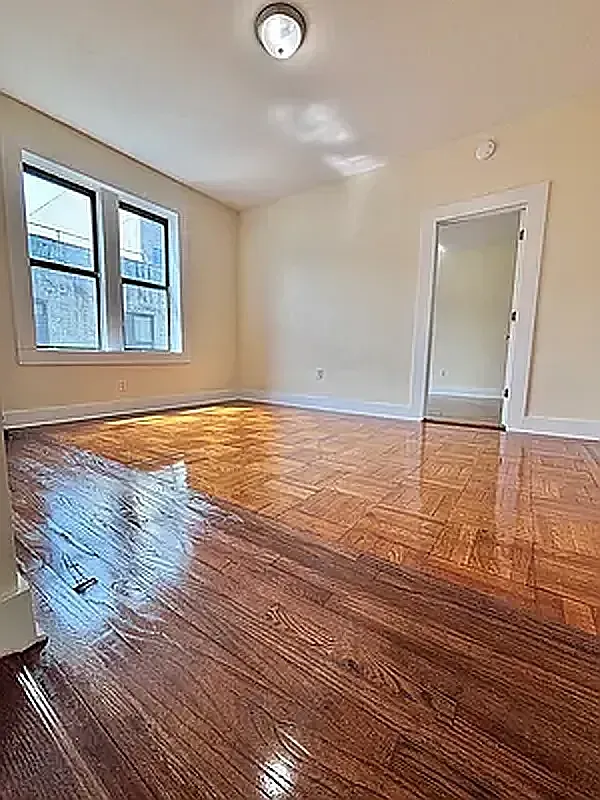 Building Photo - 558 Parkside Ave #F7