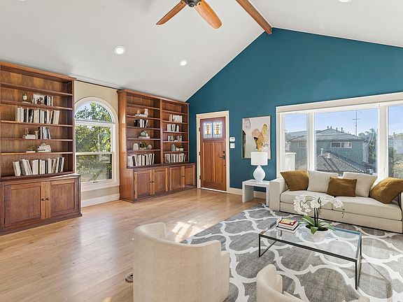 Living room w built-in bookshelves