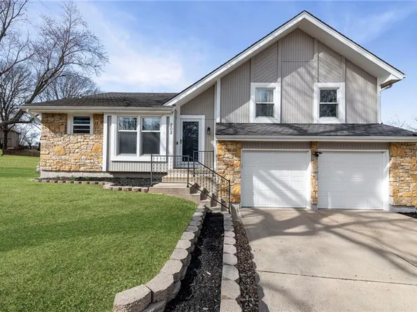 202 NW Redwood Ct, Lees Summit, MO 64064