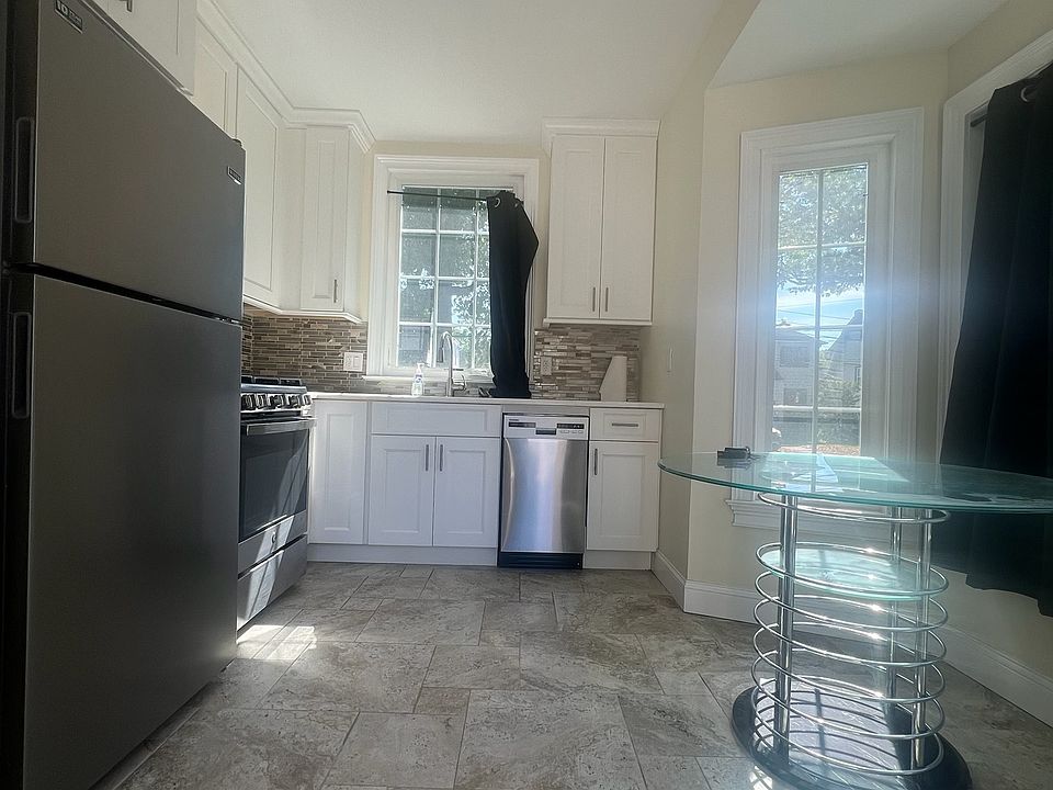 1st image of 18 Westcott Blvd #1