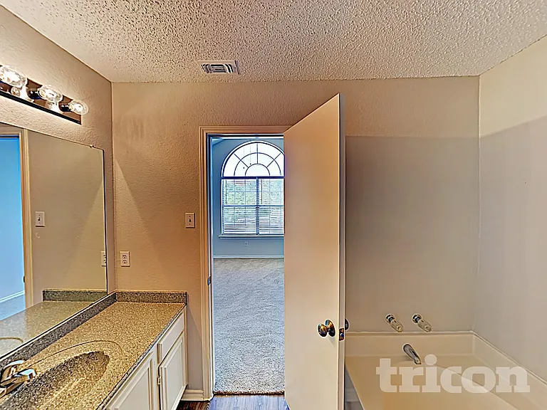 1105 Parker Ct — Photo 9