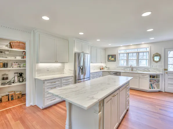 889 Lakemont Dr, Nashville, TN 37220