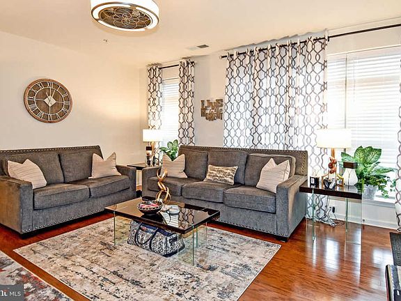 2nd image of 3695 Chippendale Cir #64