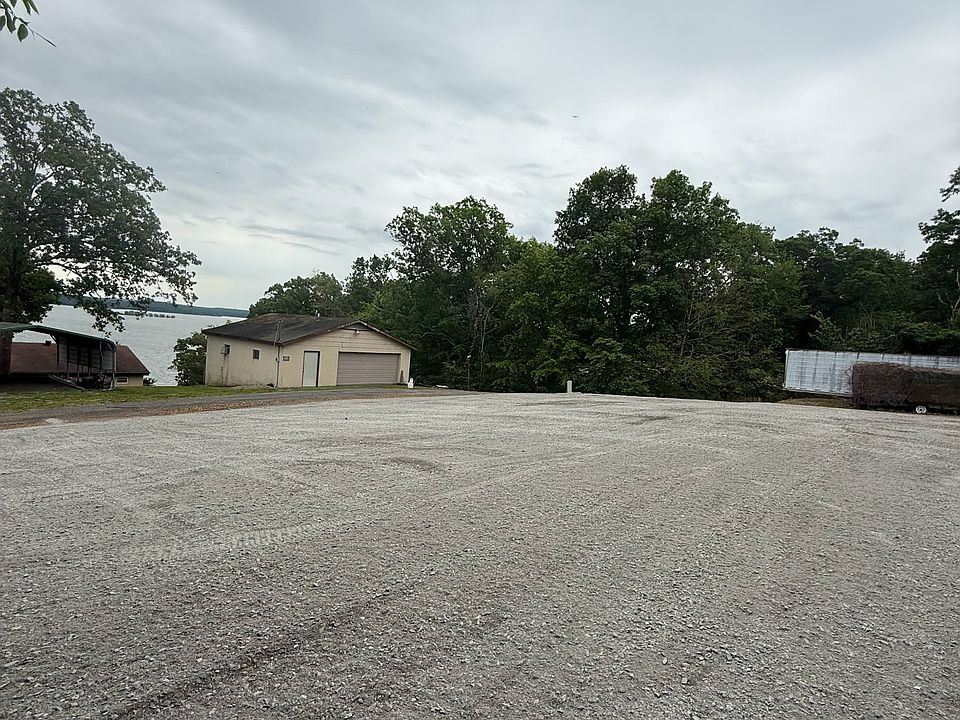 1st image of 16 Parkhill Dr