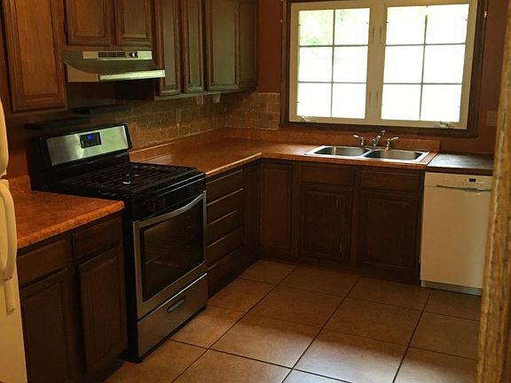 4th image of 530 Pierce Dr