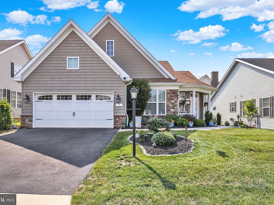 1st image of 7 Cedarcrest Ln
