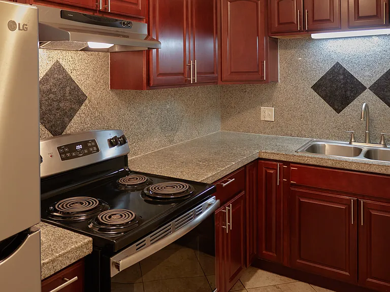 The Stone Falls Apartments — Photo 6