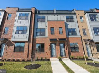 105 Warburton, Alexandria, VA 22304