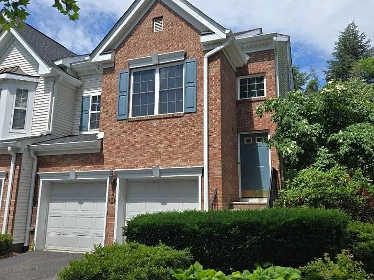 313 Winthrop Dr — Photo 1