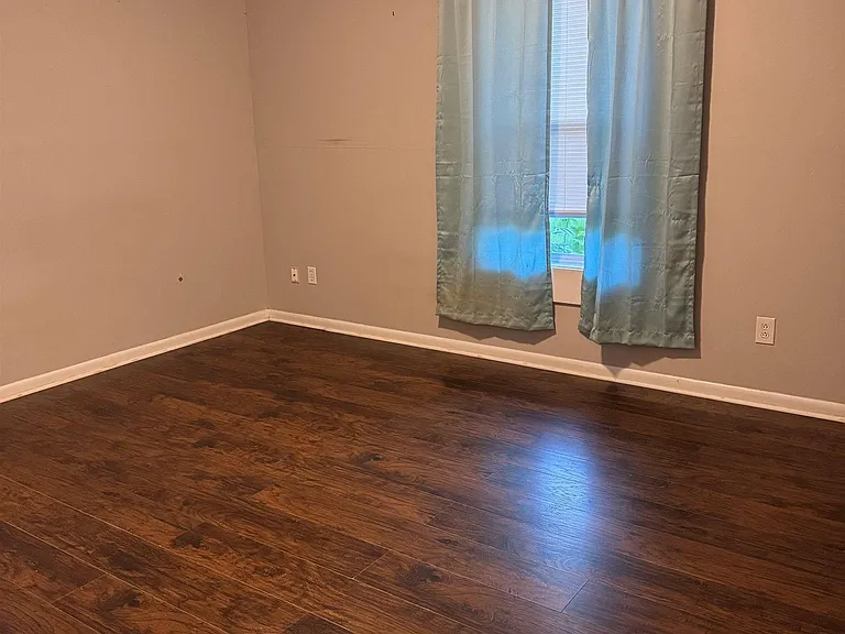 902 Danmann Cir SE — Photo 8