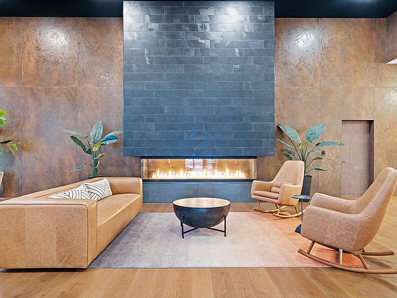 4th image of 2404 Navigation Blvd #320