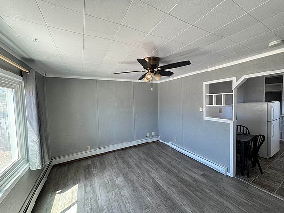 3rd image of 405 Daley St