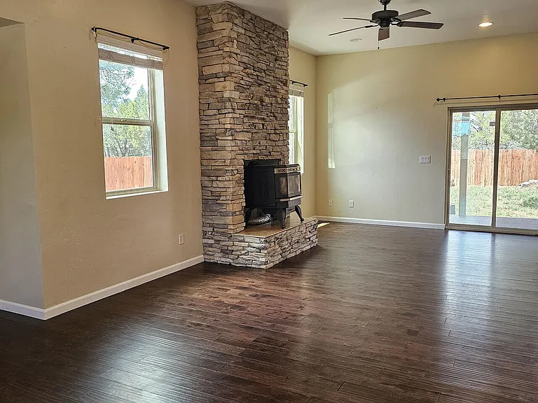 1279 Flag Hollow Rd — Photo 2