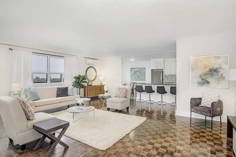 2 Regal Rd — Photo 8