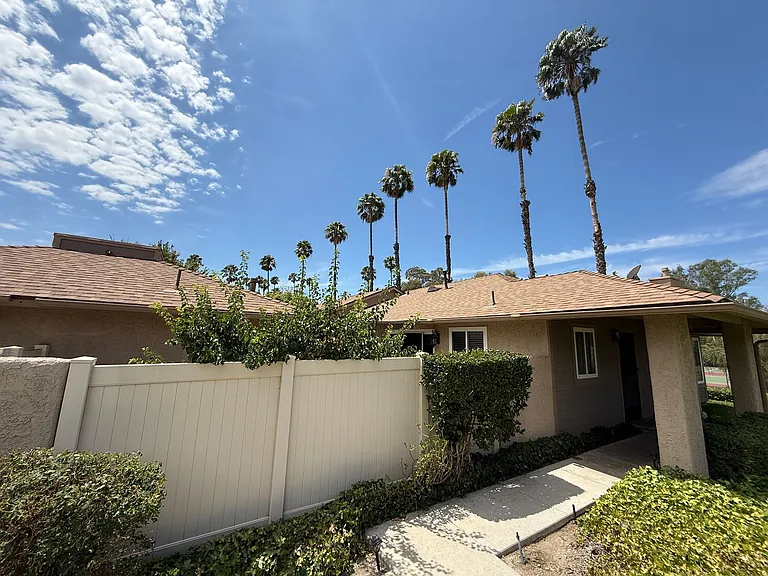 26180 Rainbow Glen Dr — Photo 2