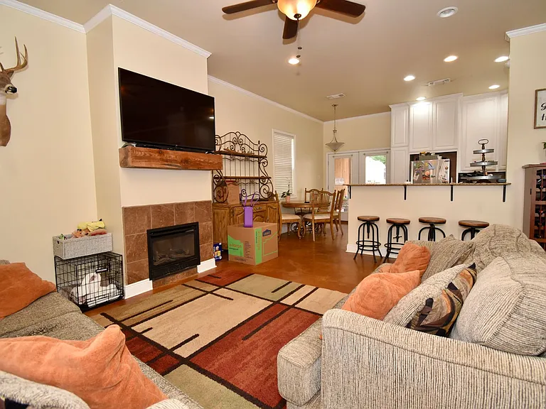 138 Markia Dr — Photo 3