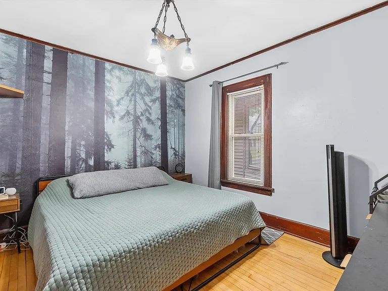 2116 N Oakland Ave — Photo 5