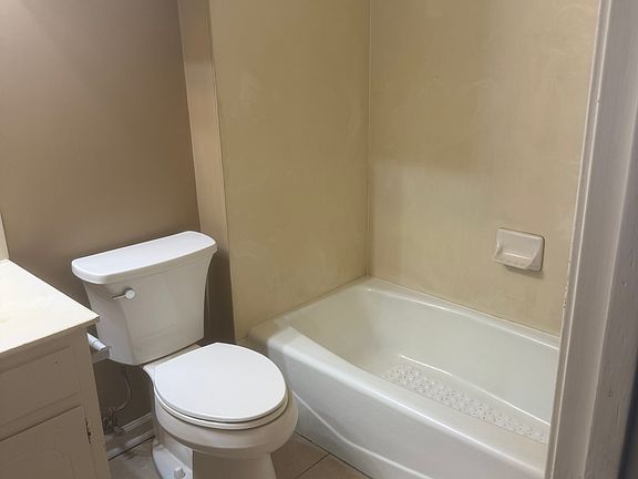 3rd image of 117 Country Ln APT C