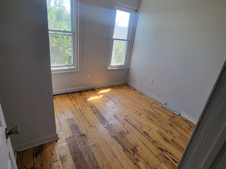 808 E Madison St — Photo 9
