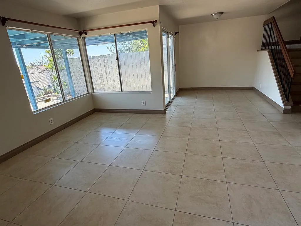 4 bed, 2.5 bath, 2000 sqft, $4,100 — Photo 3