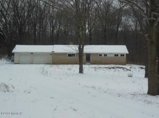 33 N 40th St, Galesburg, MI 49053