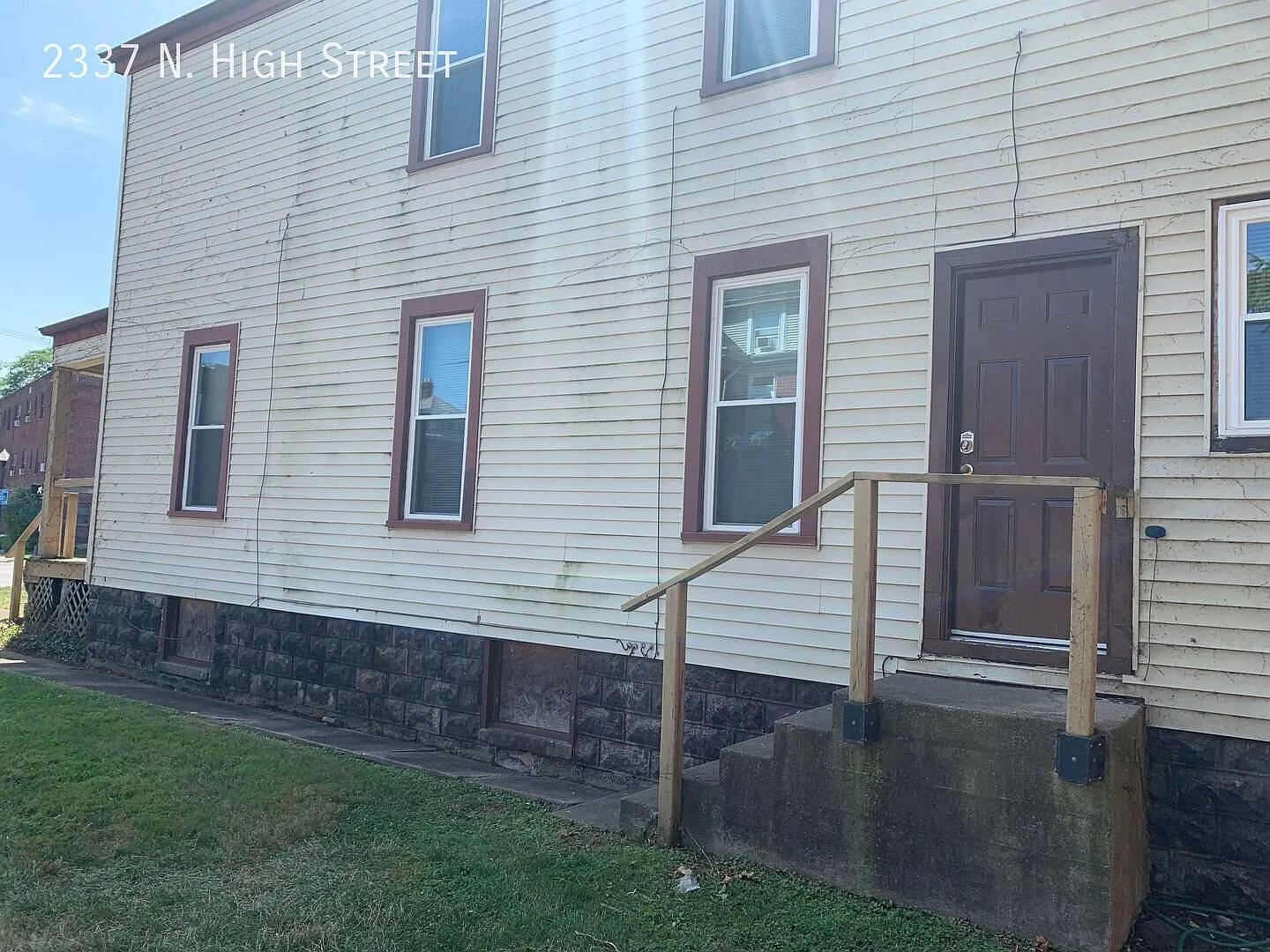 Large 4 Bed 1.5 Bath Right in North Campus - Available FALL 2027 — Photo 2