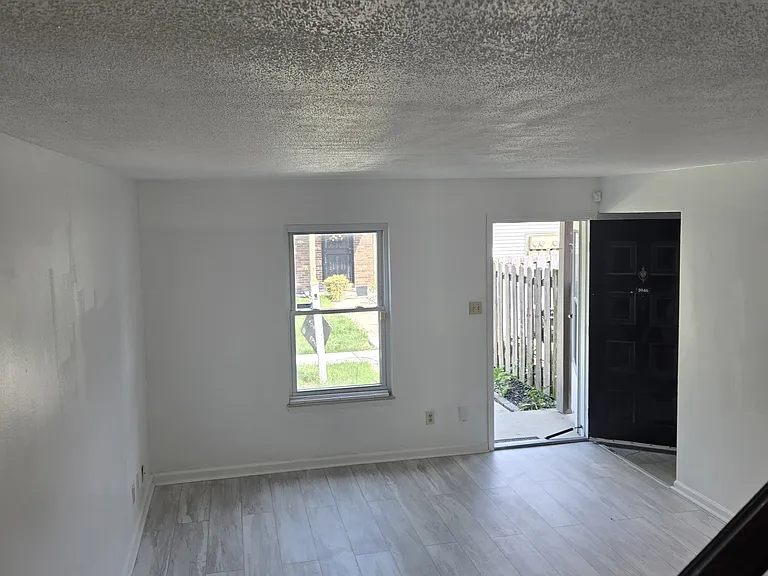 5946 Deerwood Ct — Photo 13