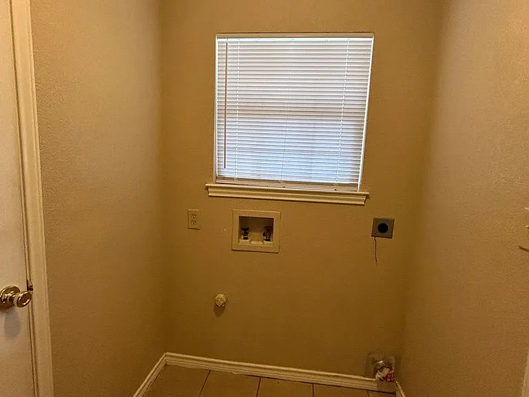 1642 W County Line Rd — Photo 15