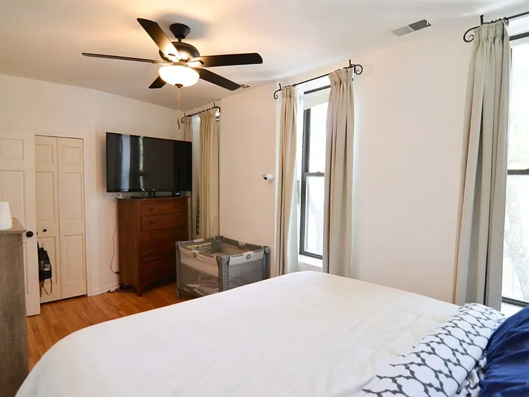 1351 W Webster Ave #2C — Photo 5